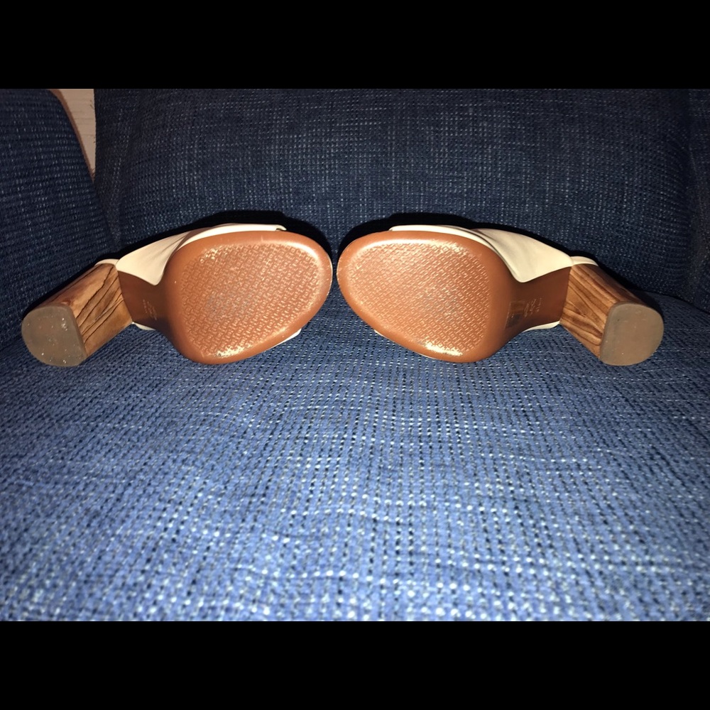 TORY BURCH CREAM MULE HEELS - Picture 6 of 6